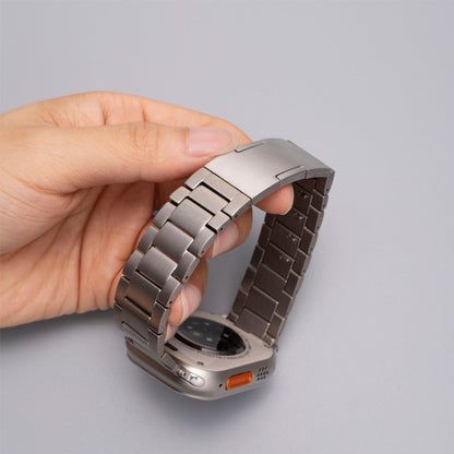 Men’s Titanium Apple Watch Band – Premium Design with Everyday Durability