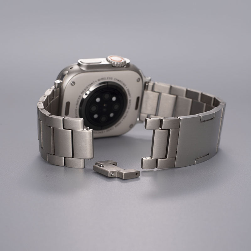 Men’s Titanium Apple Watch Band – Premium Design with Everyday Durability